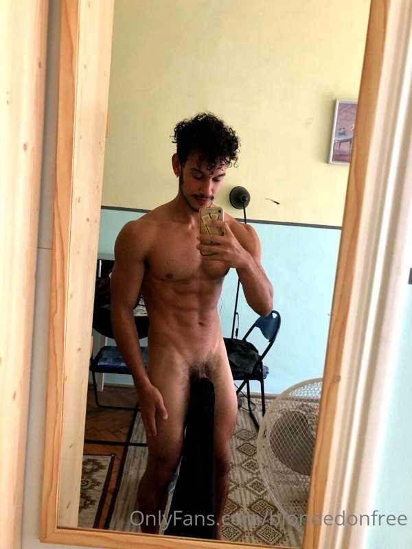 Our sexy Italian stallion 😍👀💦🤤🍆 

@johnnyrichsx 

His page i..