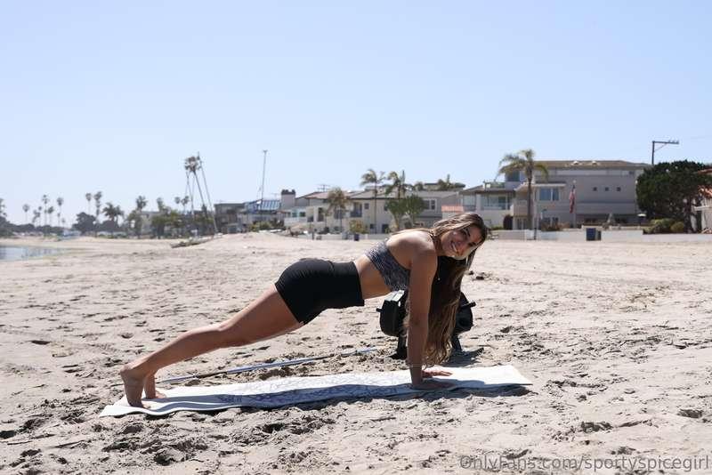 Working on my fitness 💪🏽🏋️‍♀️🧘🏽‍♀️