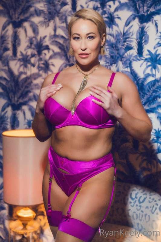Are you craving some dessert? You can eat me out instead😈