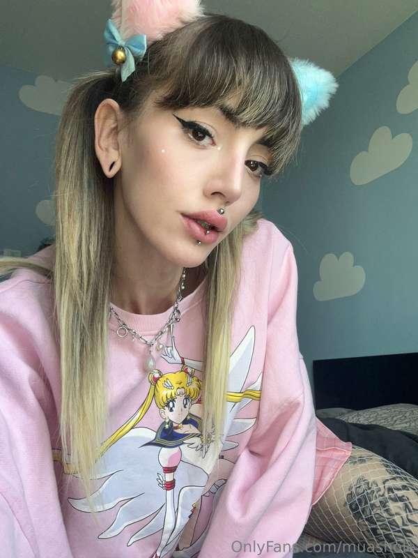 Previews of the recent kitty 🍑 pics/vid 