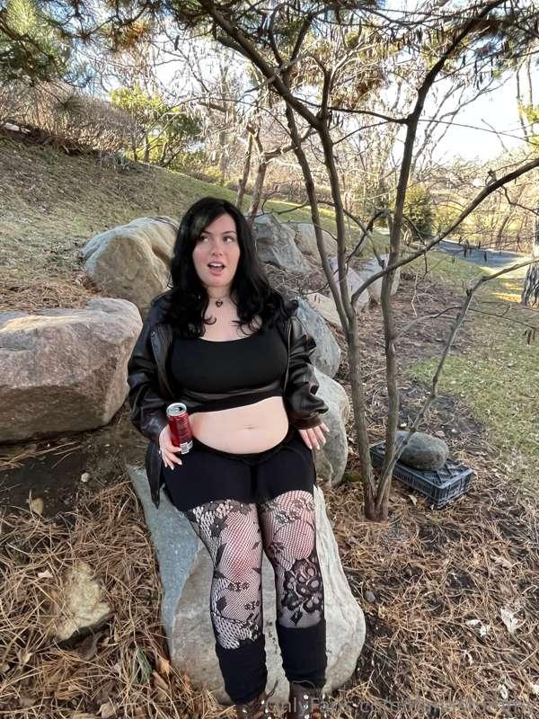 omg rare tummy out in public pictures!!!

also pls join me t..