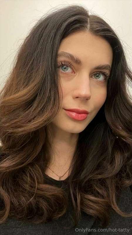 🎉🌟🥳 Tomorrow, March 8, is our holiday! 🌺💐🎁I would like to re..