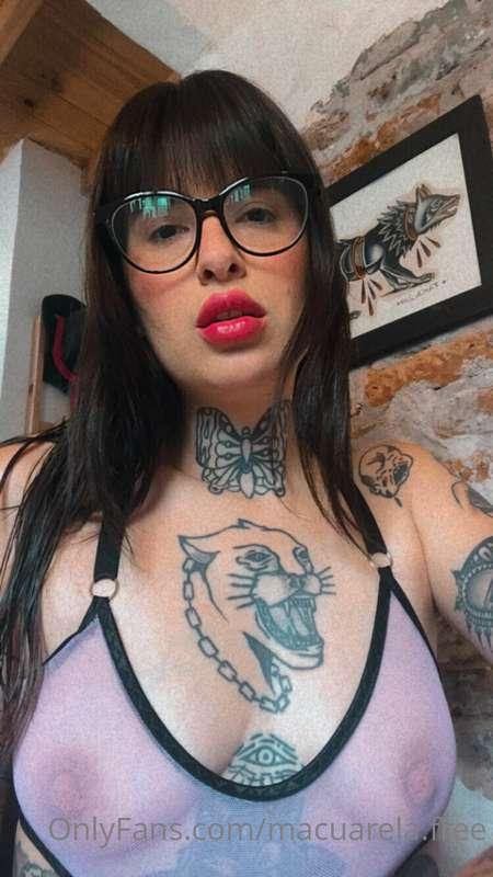 Tip 4$ Here for a LESBIANsurprise in your dms ♥