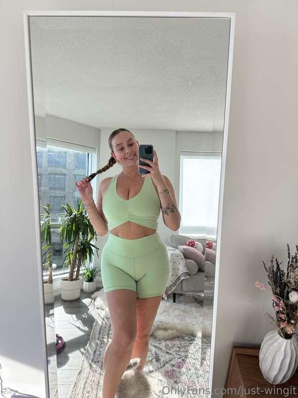 Tell me your desires rn and I'll make it cum true 😈