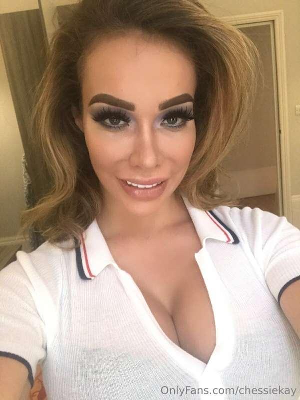 Selfie :-p now what would you like to see next on my page ?