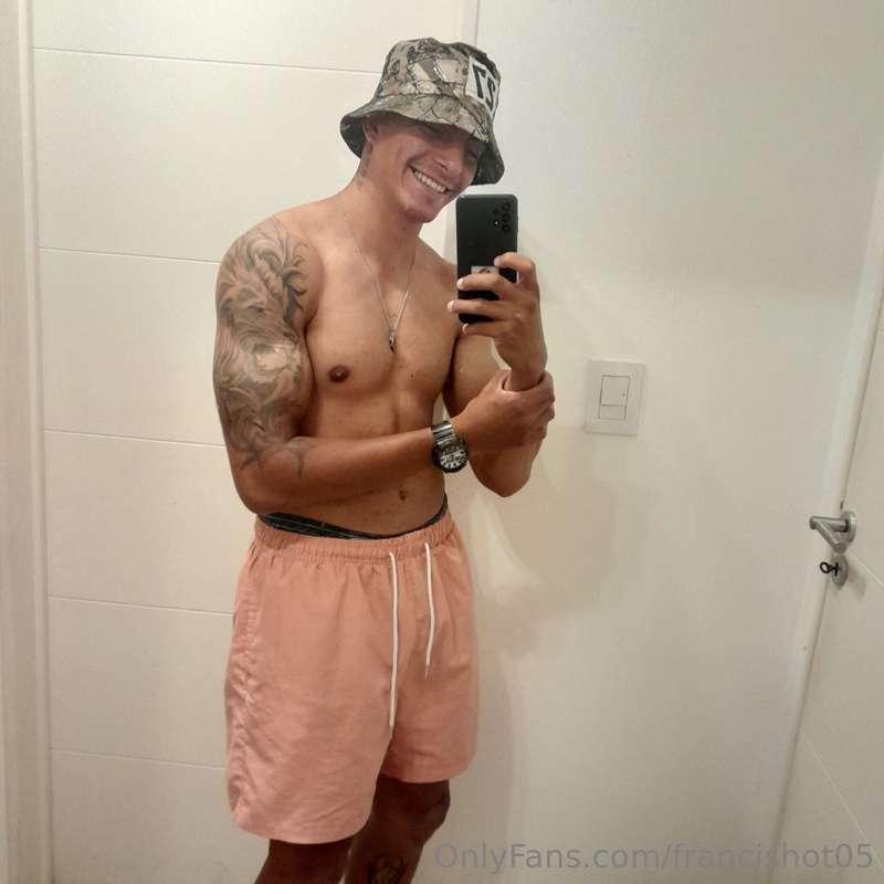 Hi daddy, I'm a very hot little whore! I'm wet waiting for u..