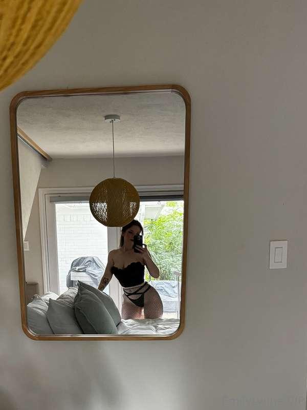 peek a boo 💞 don't you want me, too? 