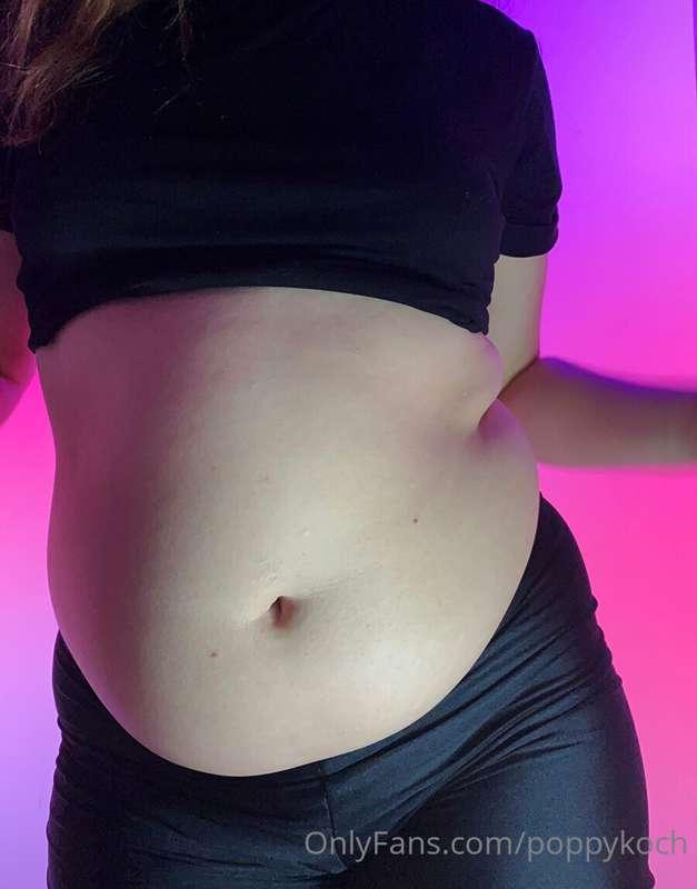 My belly has been looking so perfectly round lately <3