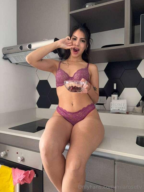 These grapes are yummyyyy 🥵