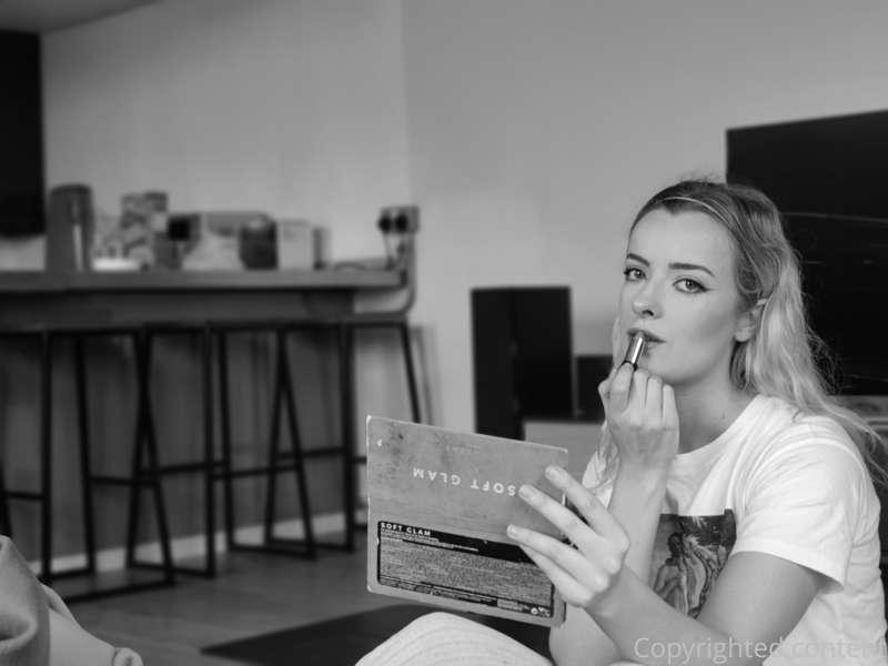 Some really cute b&w shots in the bedroom with the most amaz..