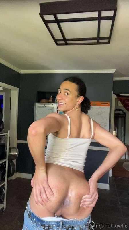 happy friday :))) eat my ass for me ?