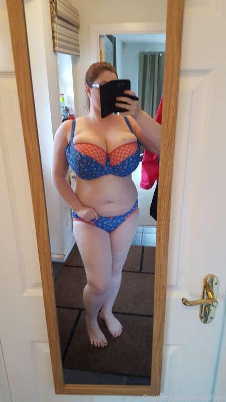 I've squeezed those tits into that bra.. take a close look....