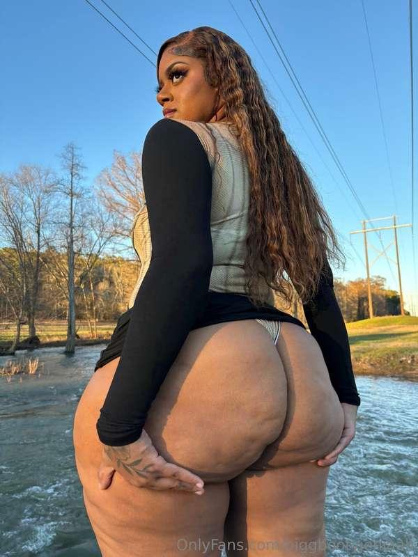 Decadent 👅🍑   First 10 Fans To Tip $15 Gets  Video Bundle  P..