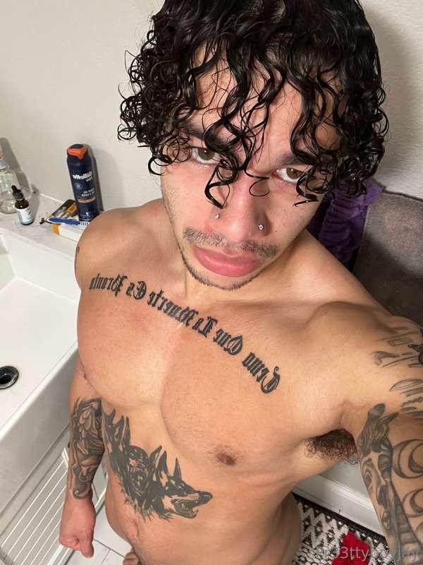 Shower pics without the towel… tip and they’re yours ❤️