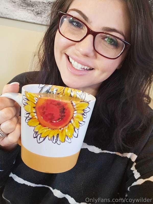Do you have a little cream for my coffee? ☕
@coyandcocky