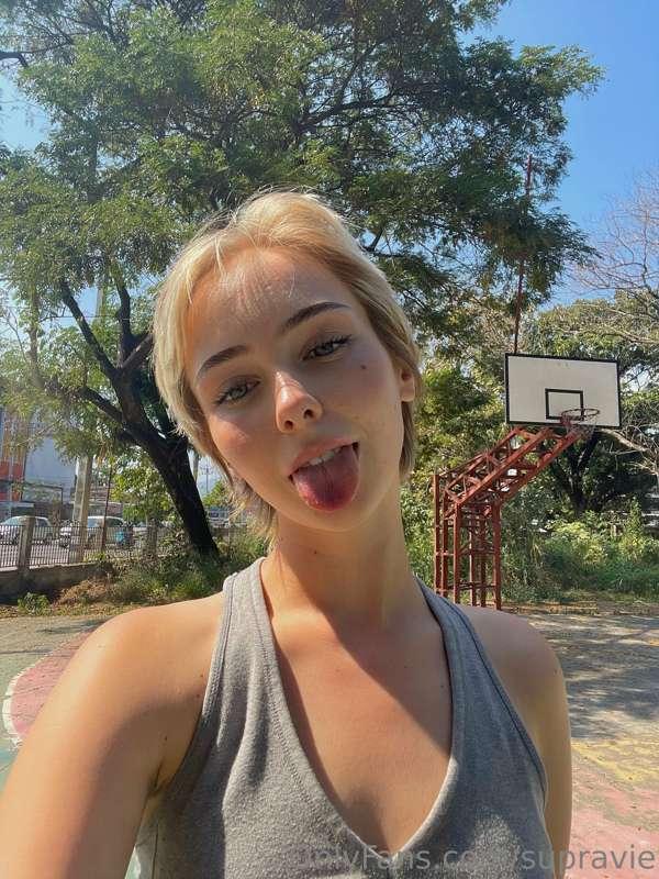 Hi yes I would like a large order of attention please🥤💅🏻