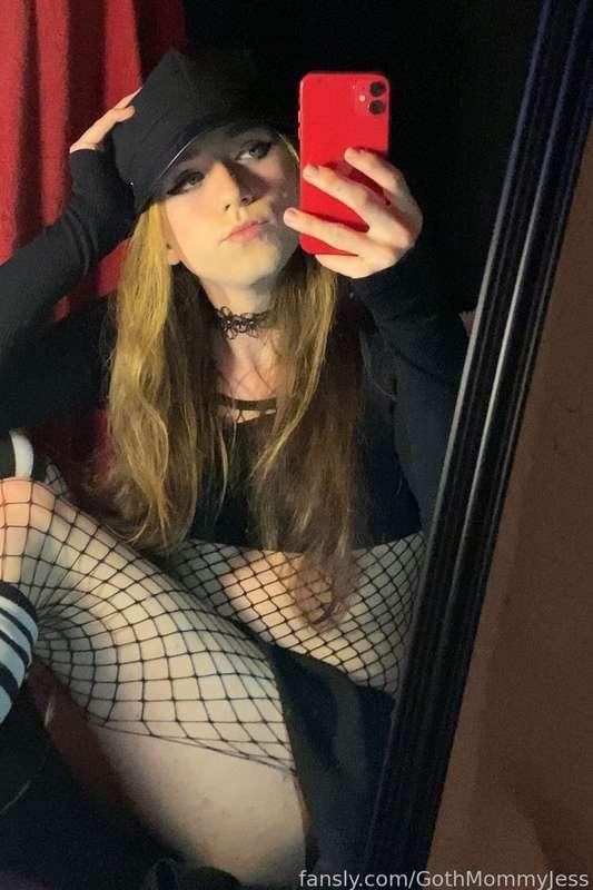 gothmommyjess image #1