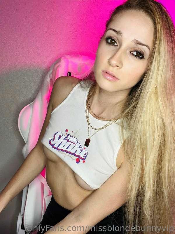 Flirt with your eyes, touch with intention 👅