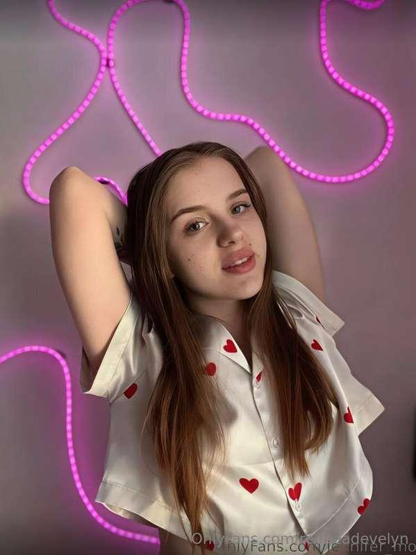 Lustful doll @jennifer_mo WITH A CREAMY PUSSY🍦💘 Text her @je..