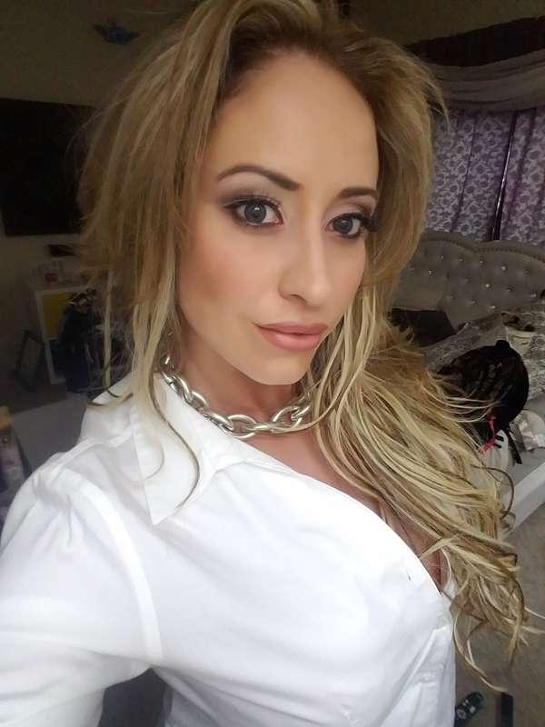 When I am wearing white, I get the most charming vibes. 🥰