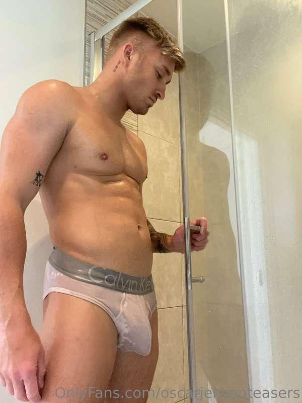 Join me, it may get wet 💦

@oscarjensonn

https://onlyfans.c..
