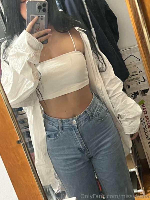 Want to take my clothes off ? Tip me $40 😊 and you’ll get a ..