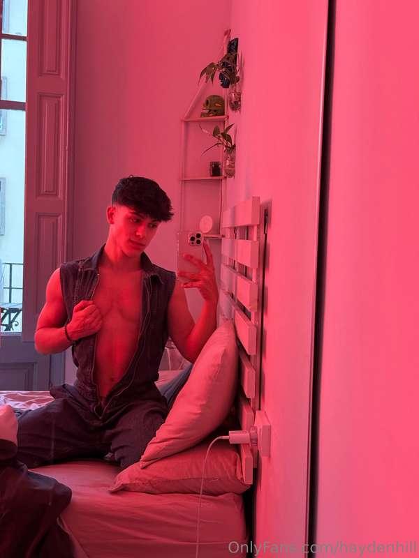 Think you could resist touching me if you were right here?😈