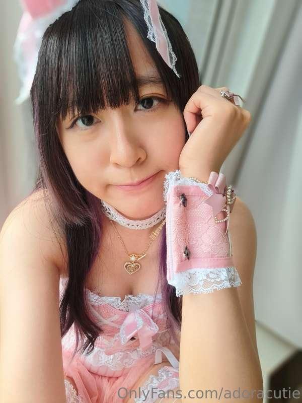 The lingerie set on the second page is so gorgeous <3 I hope..