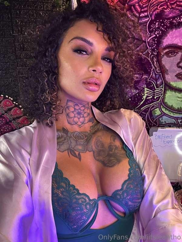 Don't be rude now, DM me and cum in front of my face. I can ..