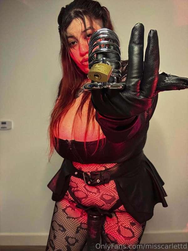 Imperatrix of teasing and obsession.@mistressdracaryss 🕯️ Be..