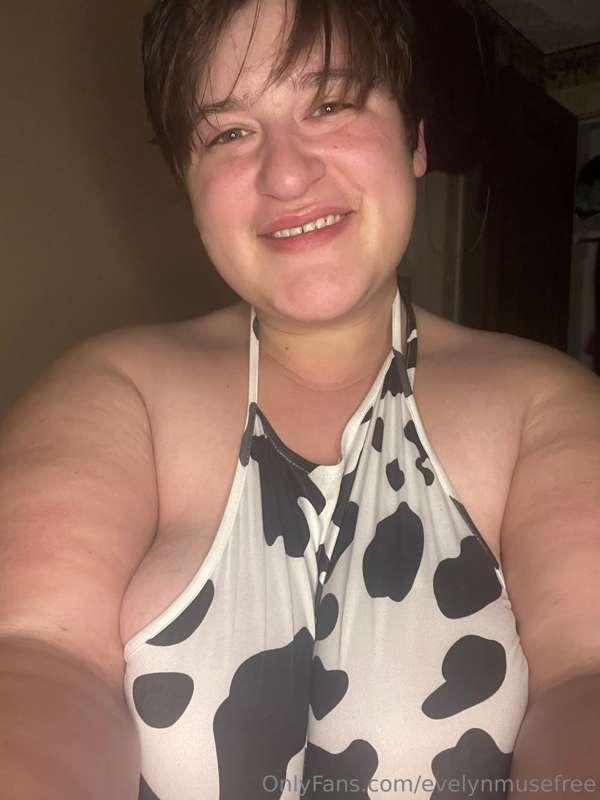 Just enjoying my cute self. Tummy, ass, and all. 🥰😘