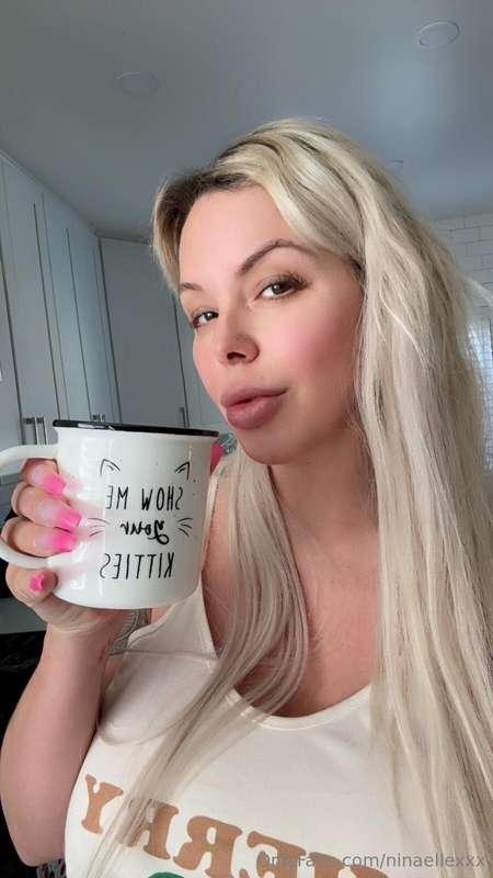 Good morning come and tell me all your naughty dreams!💋