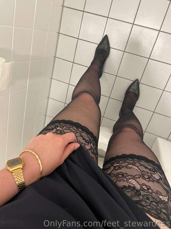 My legs just before a flight ✈️❤️ Hard not to stare? 🤷🏻‍♀️
