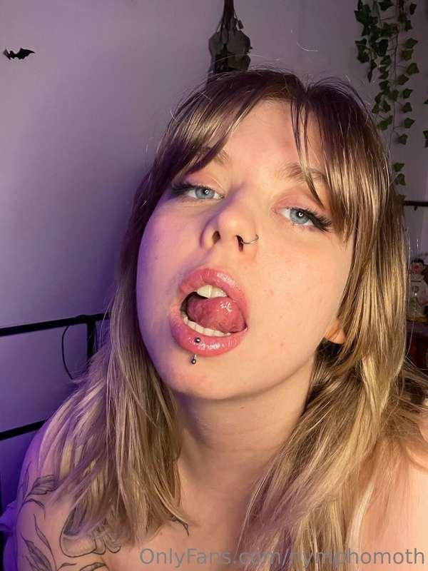 I want a kiss !! I want a kiss !! I want a kiss !! I want a ..