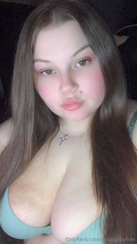 Am I pretty enough to fuck? 😈