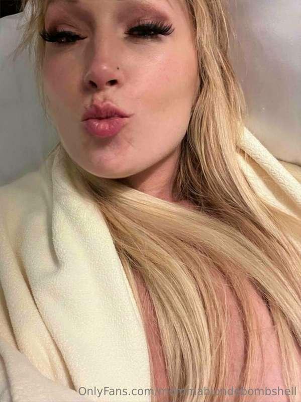 Momma LOVES kisses 😘 