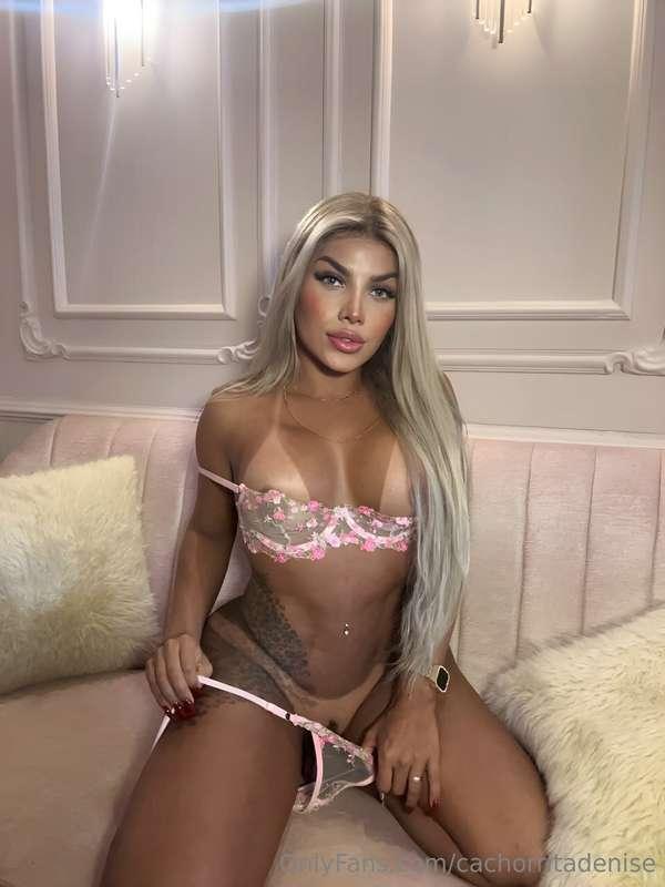 Hey 💖 I'm Sara @cutetgirlsara 😊I'm a short Latina trans doll..