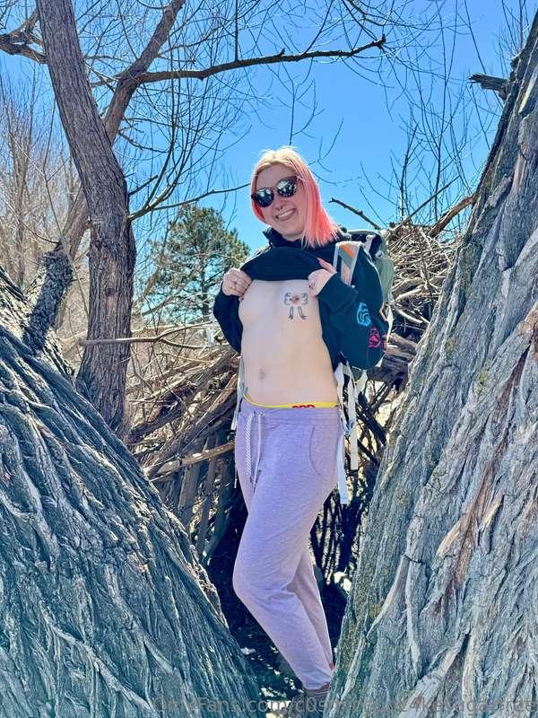 Midday hike trying to make healthier habits! 😜🥵