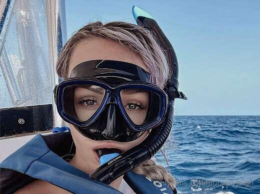 Date idea... Just take me snorkling💕