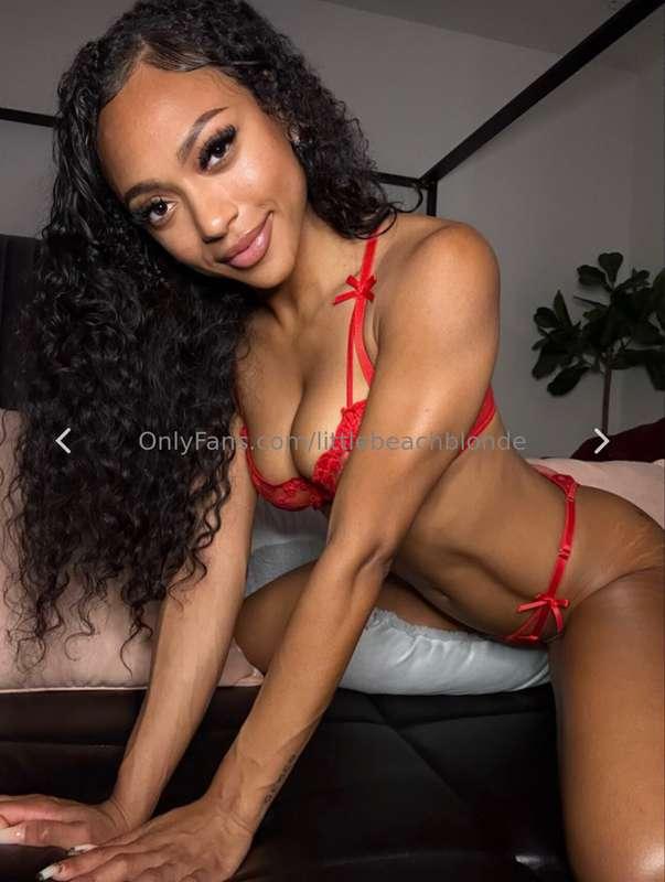 Exotic beauty @tinymiaxxx loves to swallow cock😈😈 she wants ..