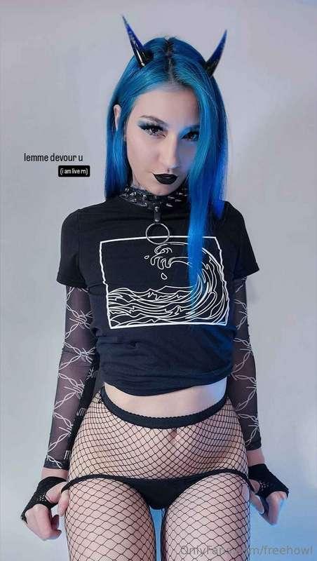**i am live**... lemme devour u 🩸
