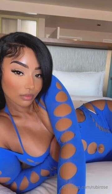 do I look good in my new outfit?dm me and ill strip for you ..