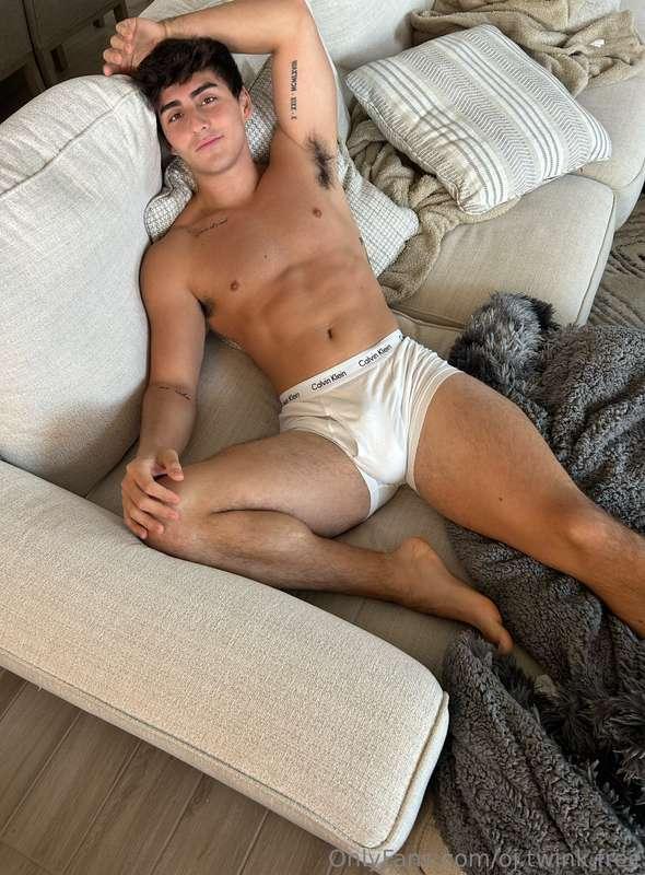 u guys need to sub to my friend mason... hes a 20 yo college..