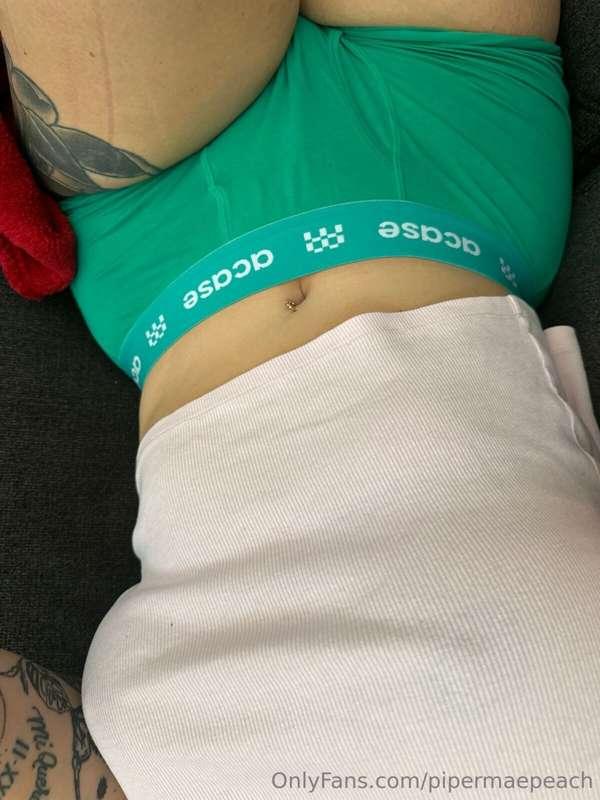 Wanna cuddle? 🥰💛 *Send me new content ideas* 🥵 i'll make the..
