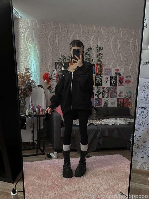 Have a nice day bitch rrrr

#goth #gothgf #selfie #skinny #mirror #leggings #teen #young 