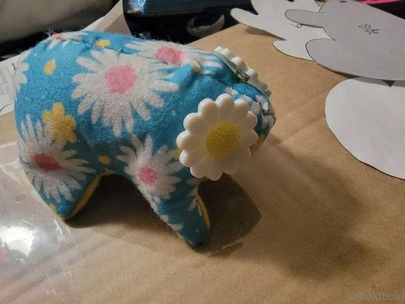 Making little frog plushes. This is the first one I made yes..