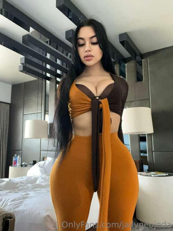 Like this if you love thick thighs