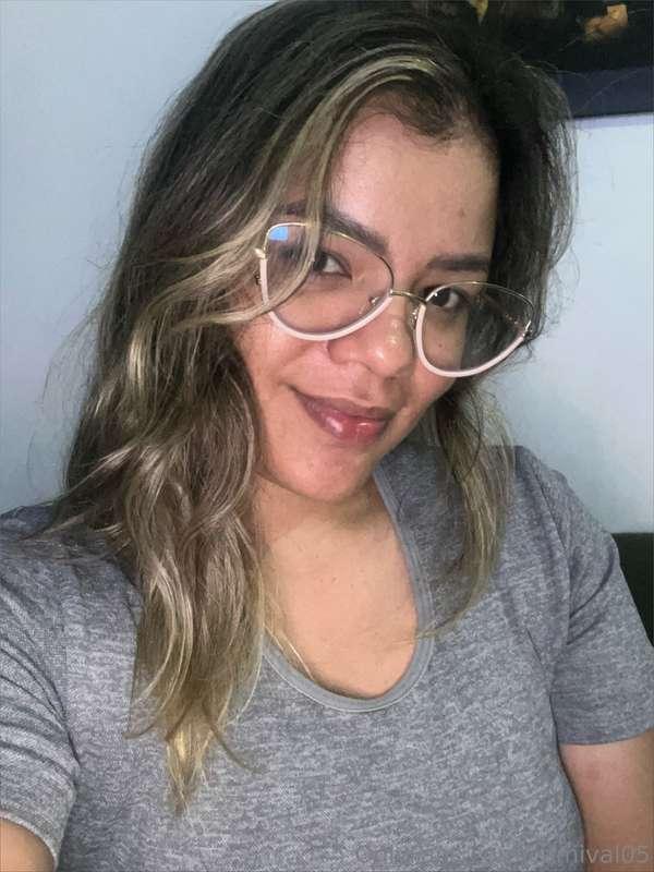 Eyes that captivate, with a smile full of secrets... 💫