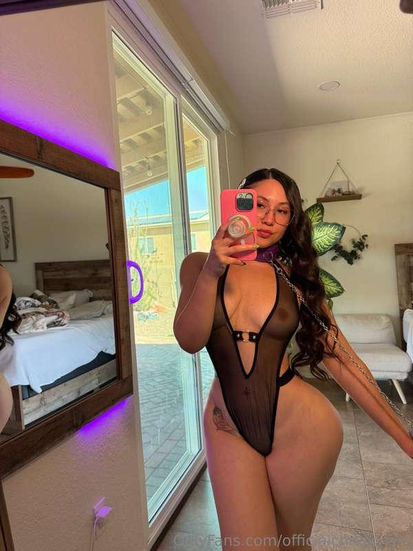 Already Humpday 😈😈 Got weekend plans baby?