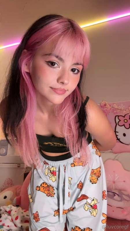 watch me get out of my stream outfit 😘 in your dm's now